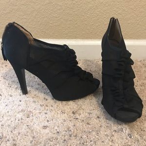 Nine West peep toe bootie black heel, zipper back